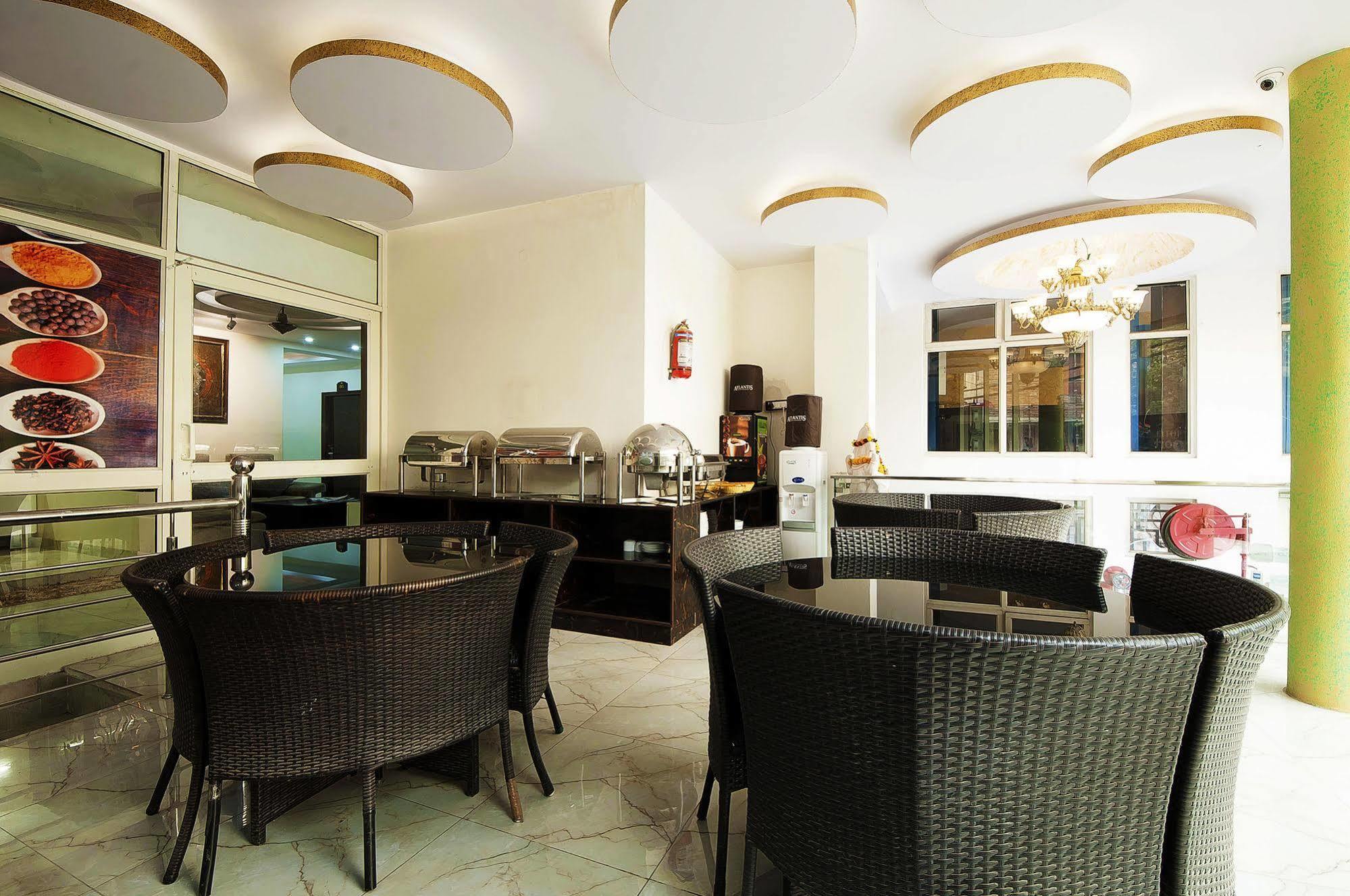 Hotel Airport Inn Nuova Delhi Esterno foto