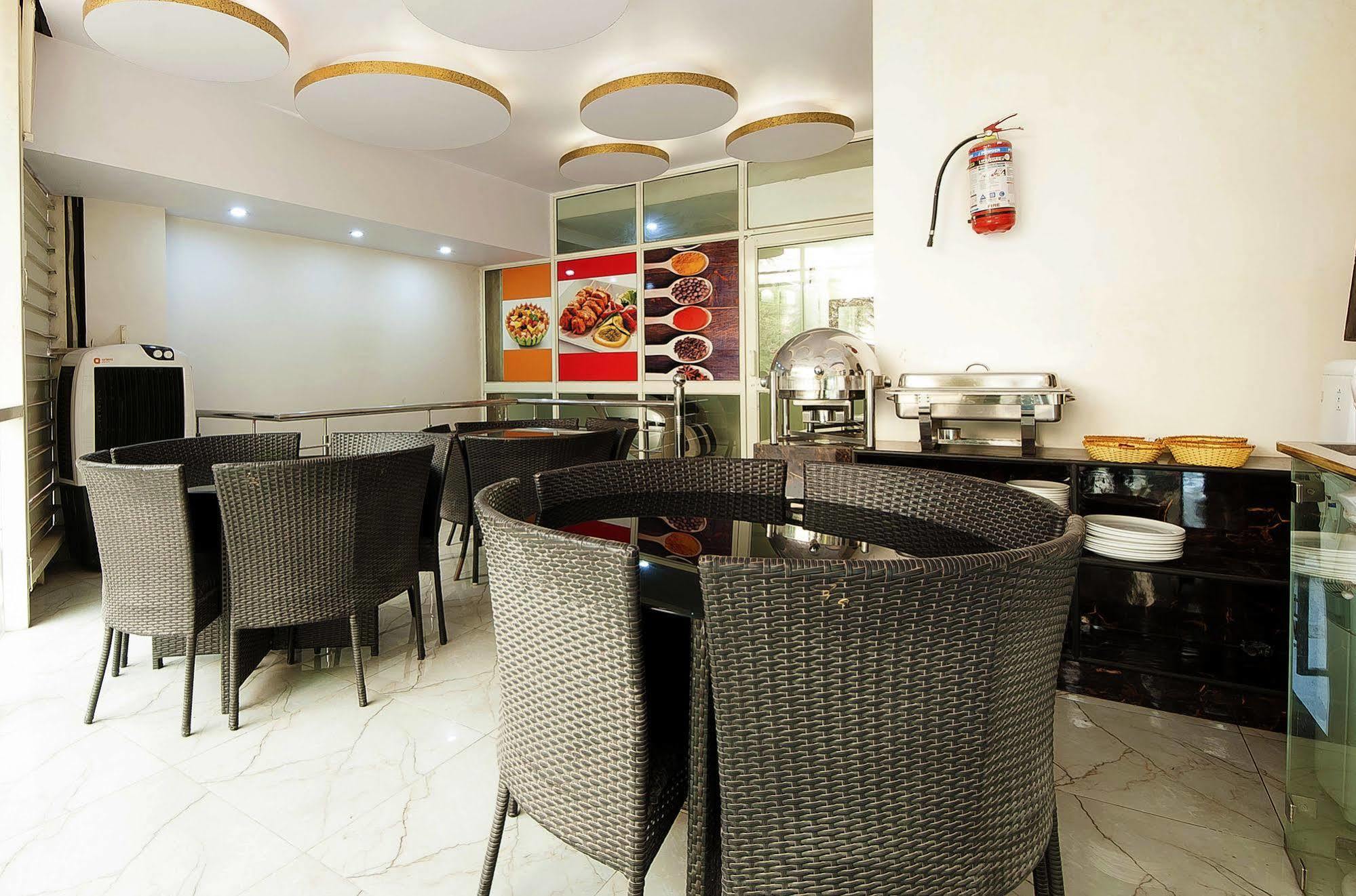 Hotel Airport Inn Nuova Delhi Esterno foto