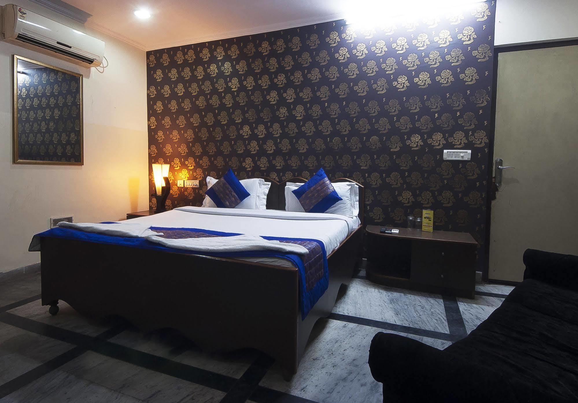 Hotel Airport Inn Nuova Delhi Esterno foto